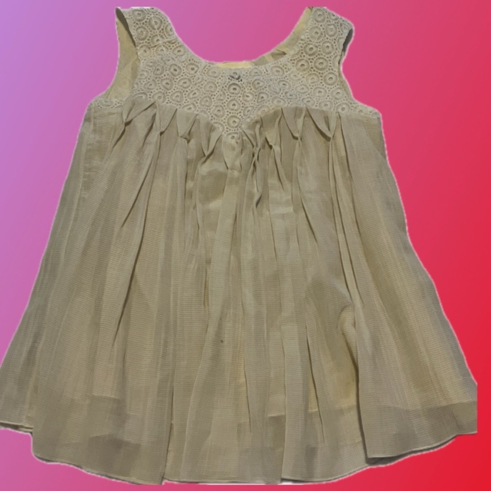 80s vintage beige and cream blouse with lace detailing. Brand-Benson Size-2